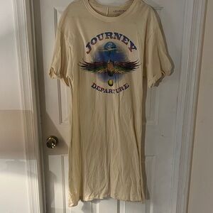 Shi by JOURNEYS Cream Graphic T-Shirt Dress